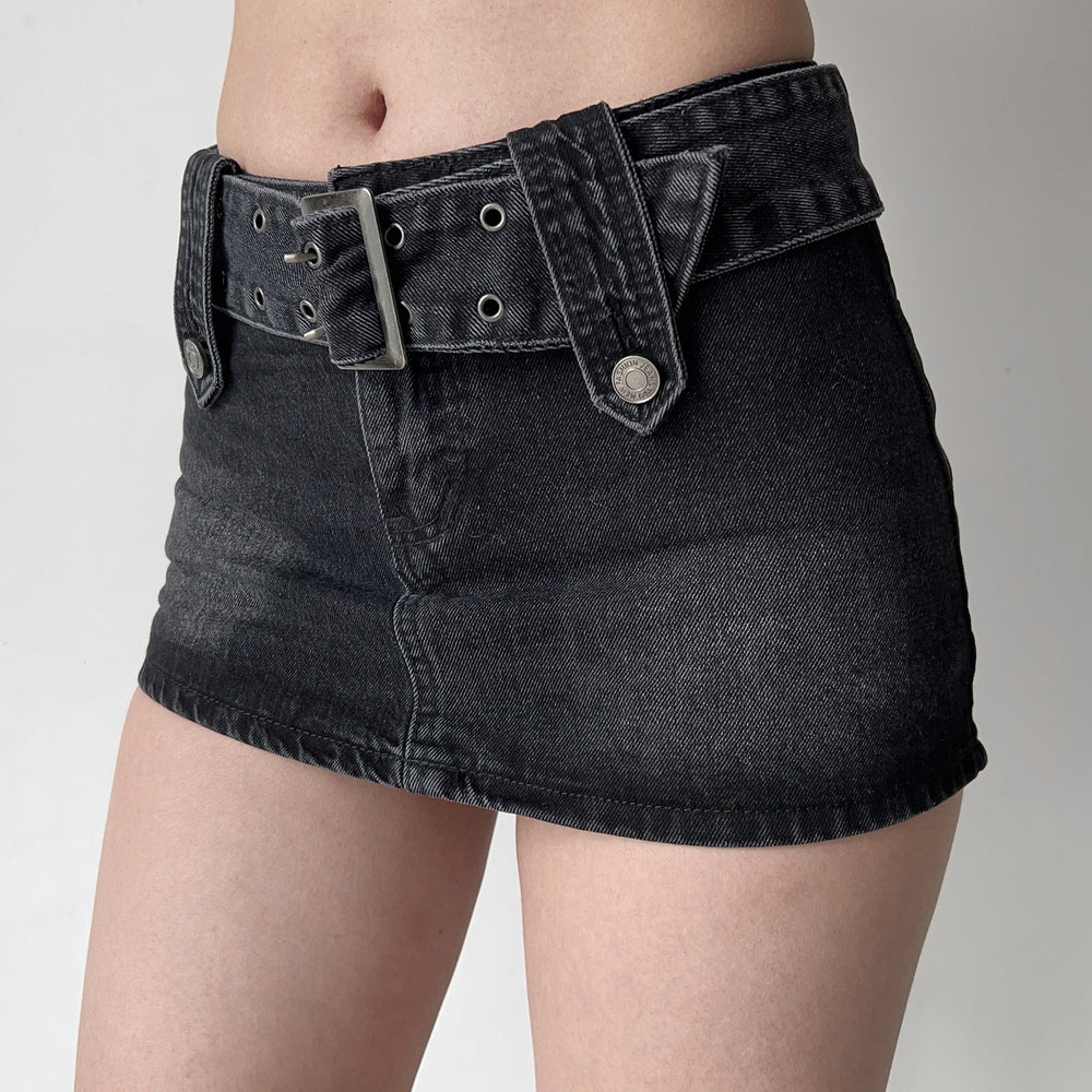 chloe albert recommends hot girl tight skirt pic