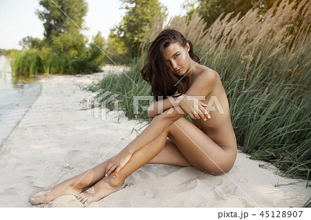 deiz lee recommends beautiful nude beach babes pic