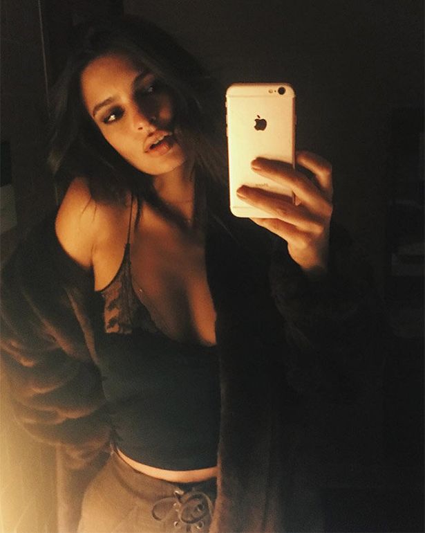 clare cheeseman share braless selfie pics photos