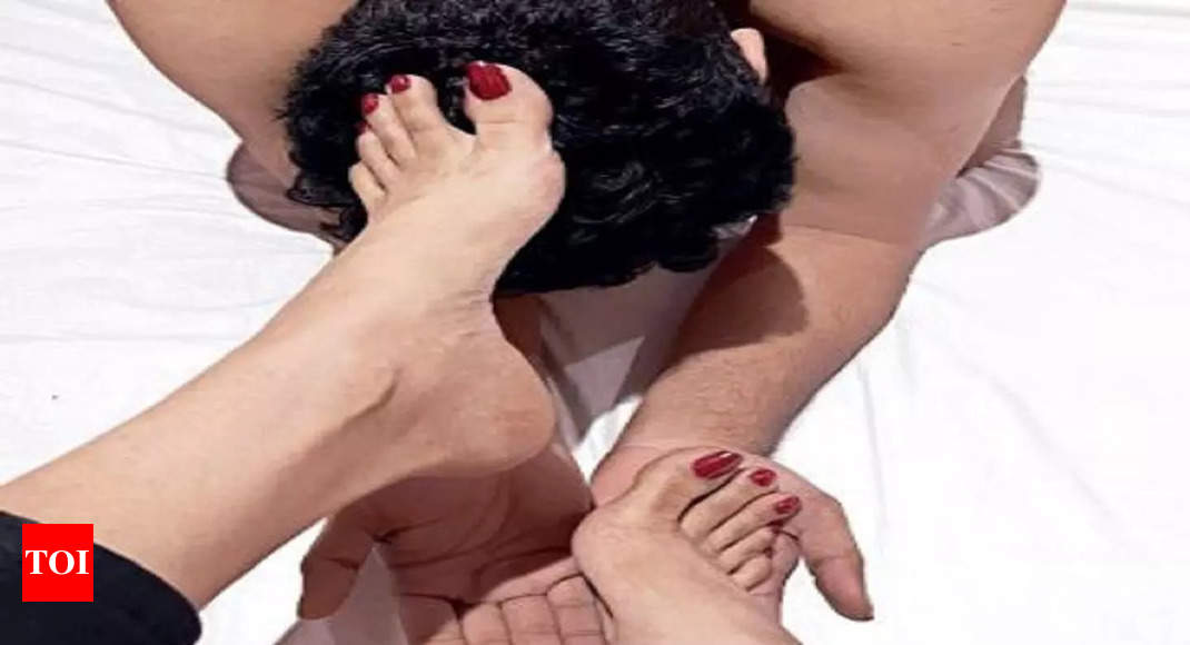 darrell avery recommends male foot worship stories pic
