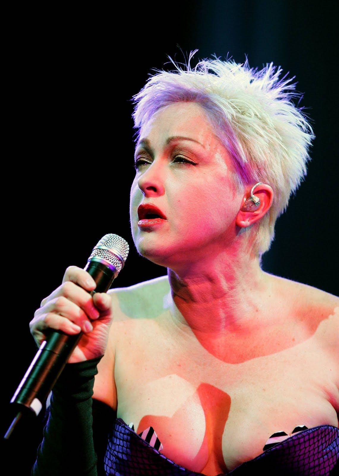 ahmet bidaqiwi recommends cyndi lauper naked pic