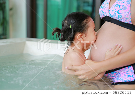 barbara barnhill recommends girls kissing in bathtub pic