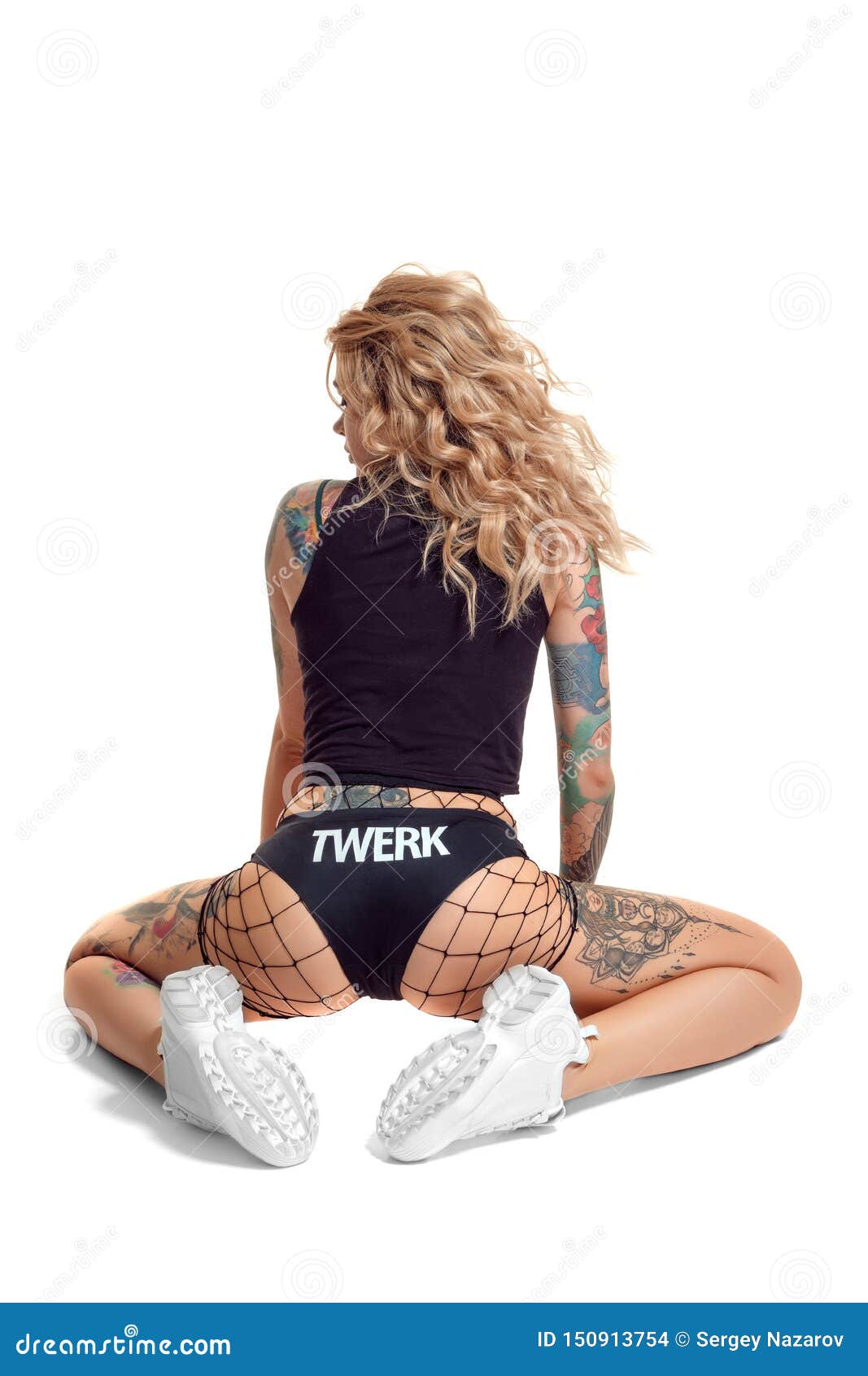 carol wisneiski recommends hot blonde girls twerking pic
