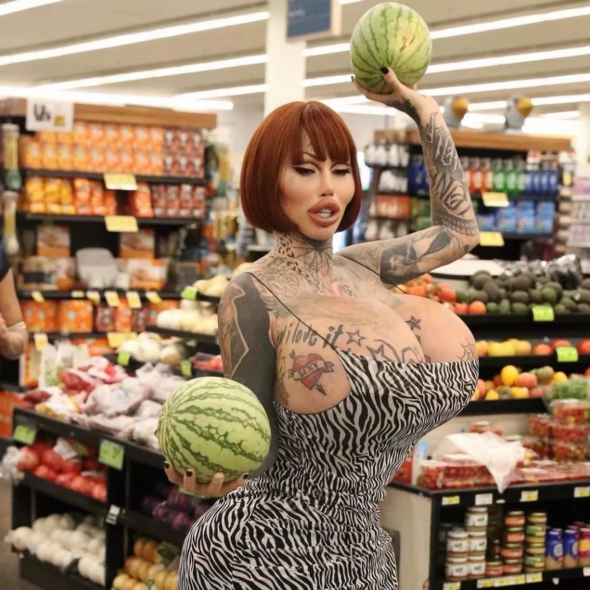 christal mitchell recommends Big Tits Grocery Store