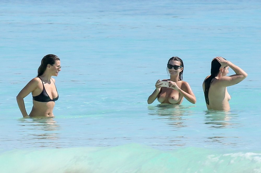 crystal clendennen recommends Emily Ratajkowski Topless In Cancun
