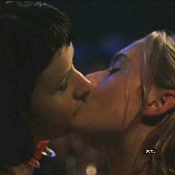 naomi watts lesbian kiss