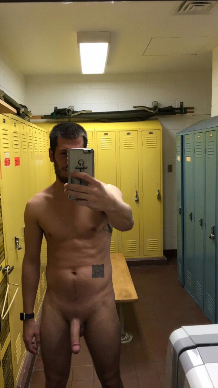 naked dressing room pics