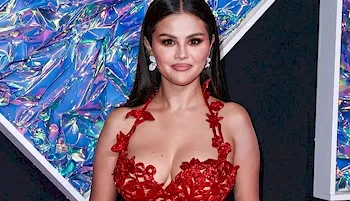 dale hartman recommends Selena Gomez Pussy Flash
