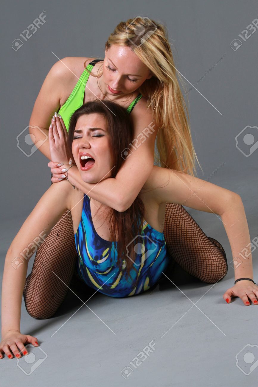 female wrestling sleeper holds