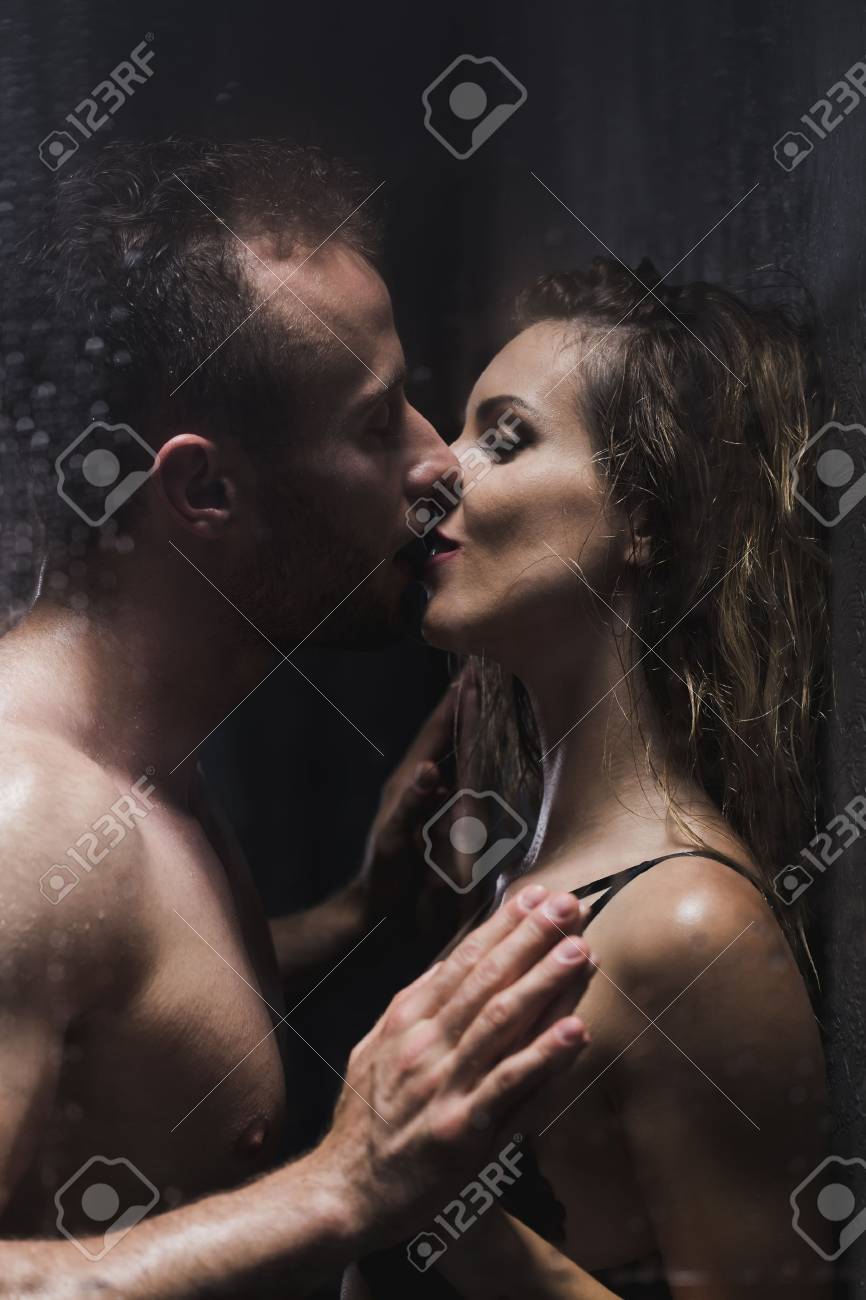 amos edwards recommends Girl Kissing In Shower
