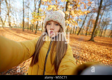 christy loftus share girl making duck face photos