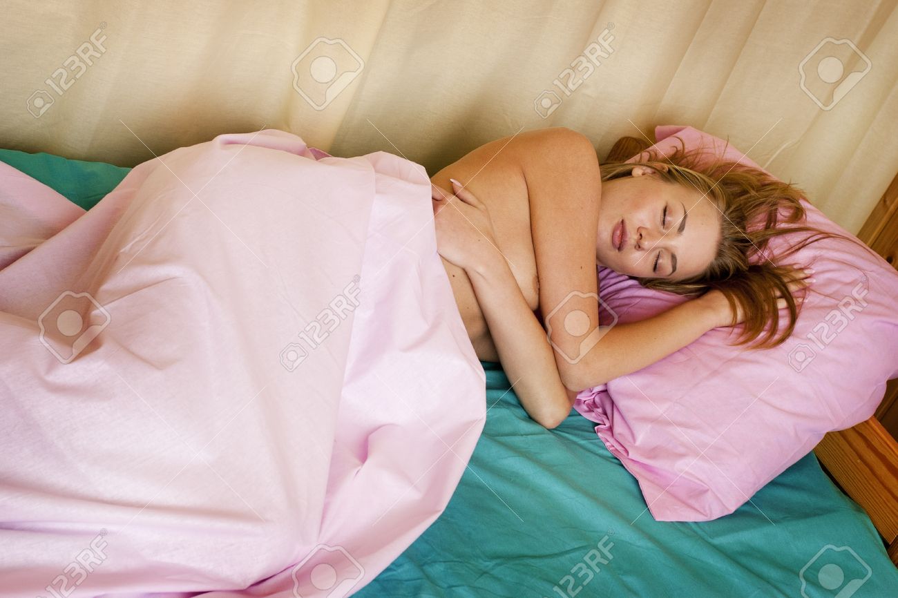 Girl Sleeping Naked In Bed movies deutsch