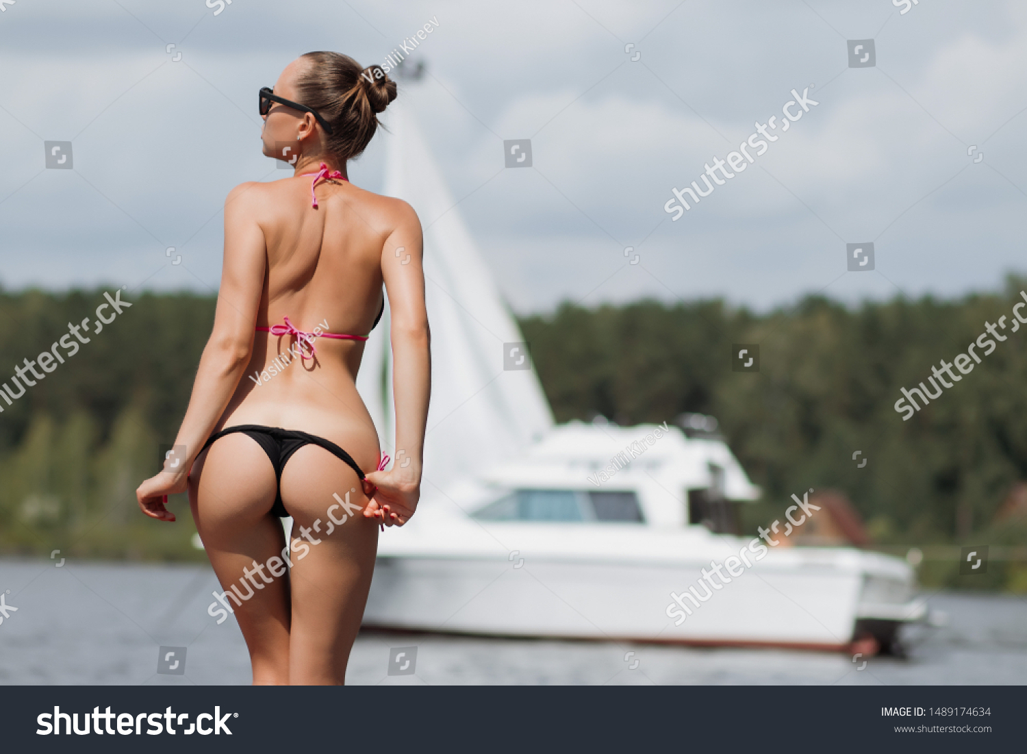 Girl Takes Off Bathing Suit e donne