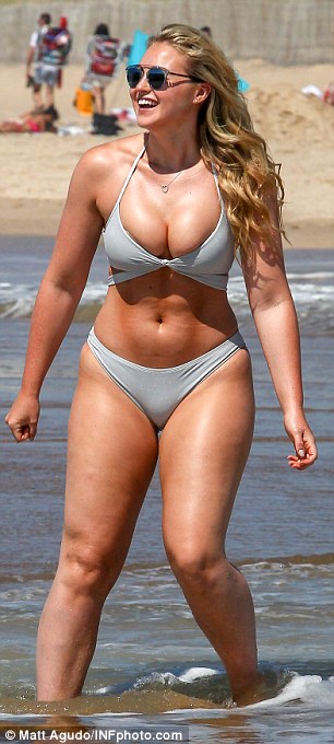 iskra lawrence cameltoe