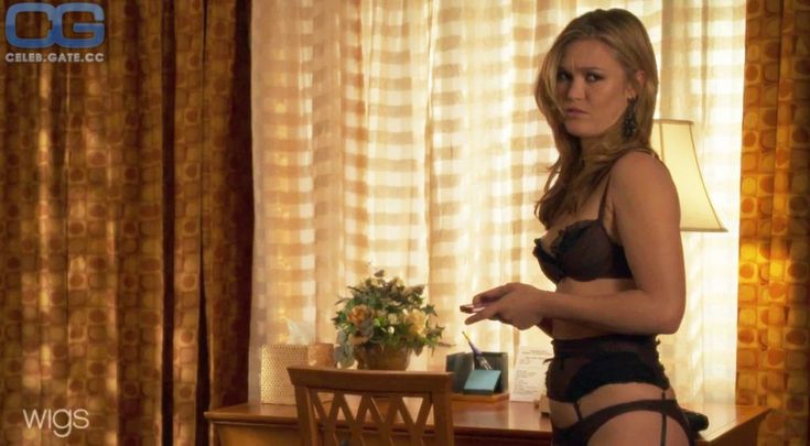 julia stiles nude scenes