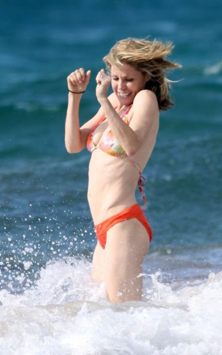 arsalan asif recommends Julie Bowen In Bikini