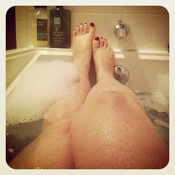 dakota horn recommends legs in bubble bath pic