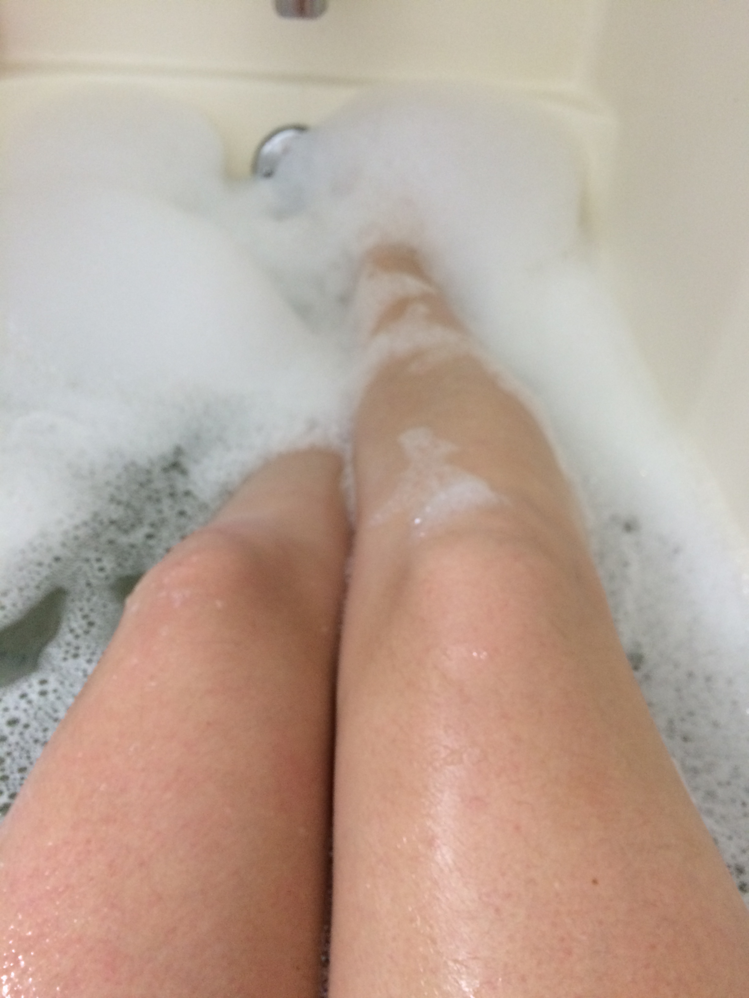 brandon thompkins add photo legs in bubble bath