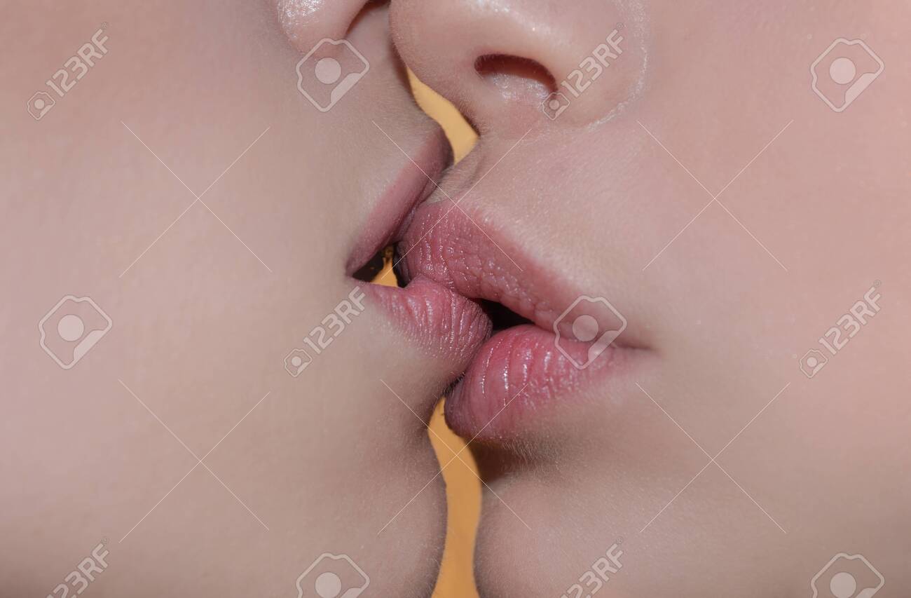 lesbian deep tongue kissing