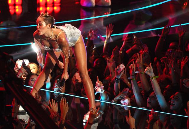 Miley Cyrus Backstage Sex mona lisa