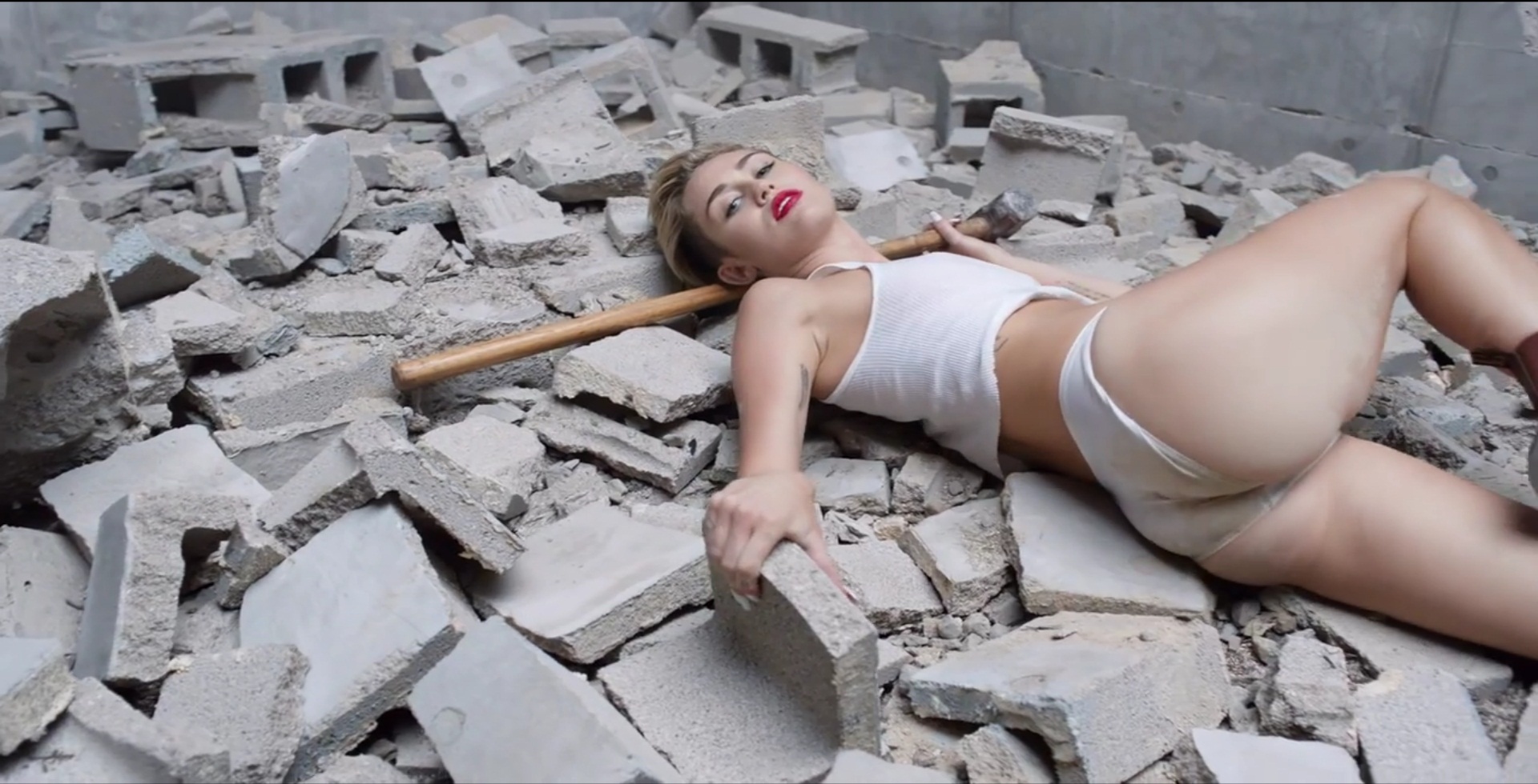 bonnie rollins add miley cyrus naked on wrecking ball photo