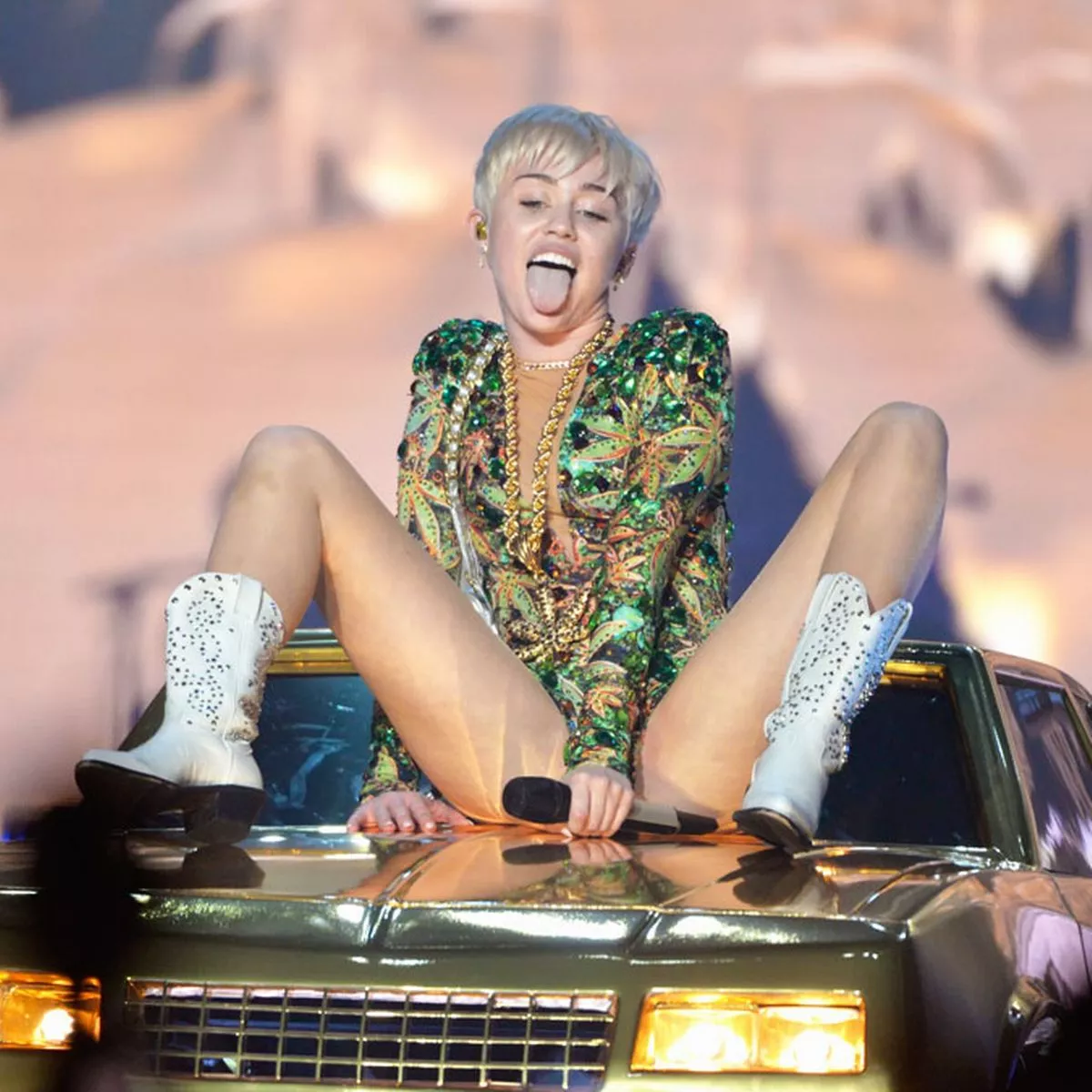 crystal winterton recommends miley cyrus xxx pic