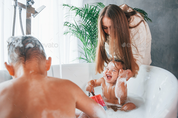 amy hum recommends mom helps son bath pic