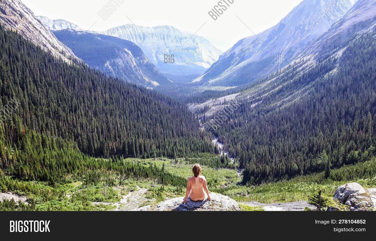 naked women in the mountains
