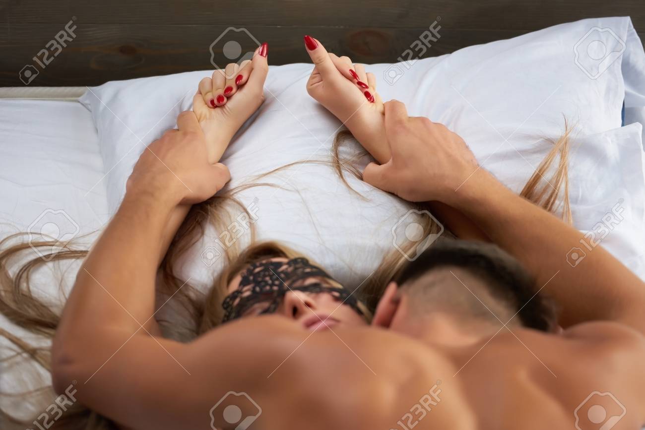 pictures of love making between man and woman