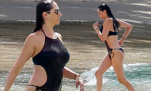 deb tyer share sarah silverman bathing suit photos