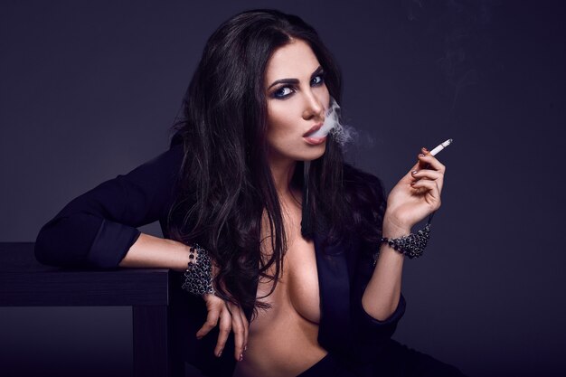 ali bidgoli recommends sexy smoking women videos pic