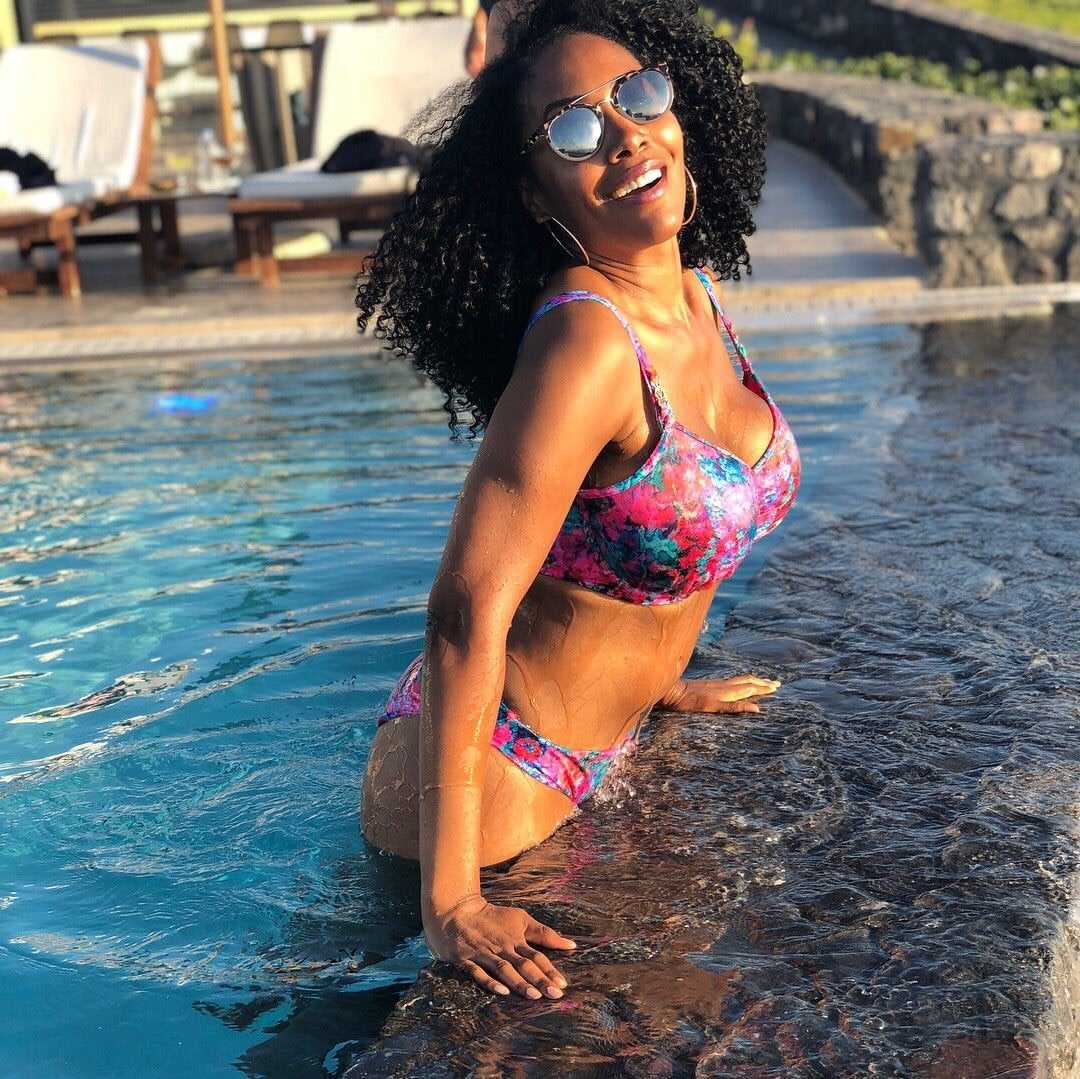 Simone Missick Side Boob possible anal
