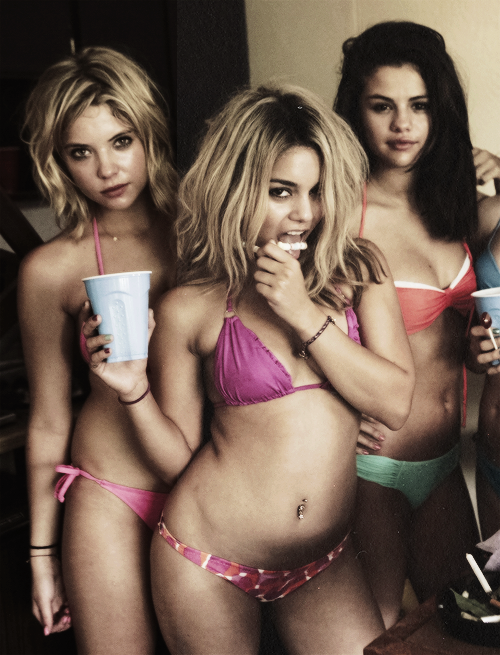 chi moore recommends Spring Breakers Topless Scene