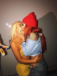 tana mongeau lesbian