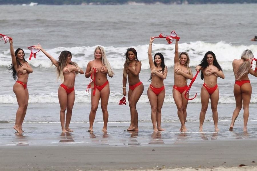 chris szczesniak recommends teen girls strip nude on public beach porn pic