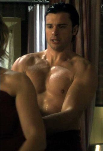 Tom Welling Naked brunette quiz