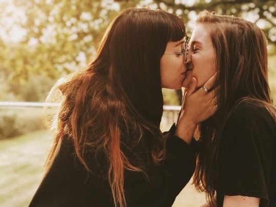 anapaola fernandez recommends Tumblr Lesbian Kissing