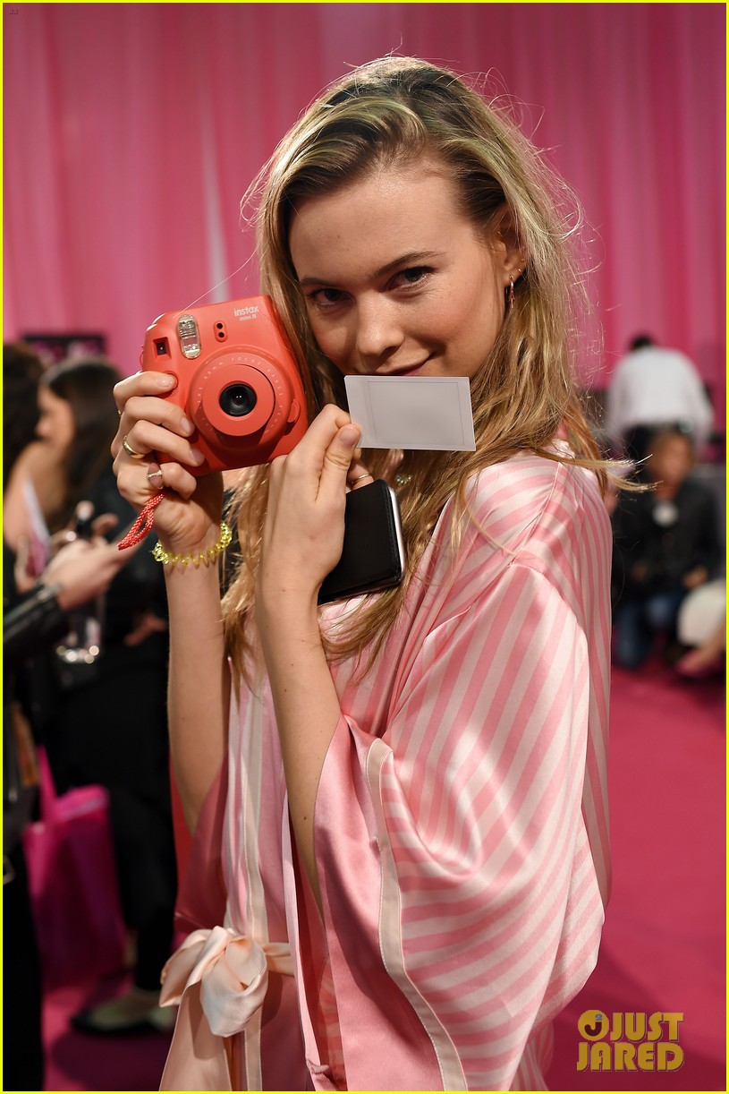 deb robarge add victorias secret dressing room selfie photo