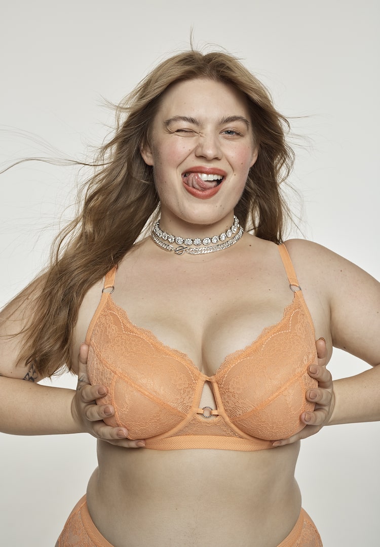 daniel rojek recommends Women With Big Tits In Lingerie